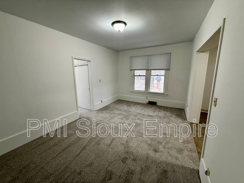 Photo - 734 W 10th St Unit 2