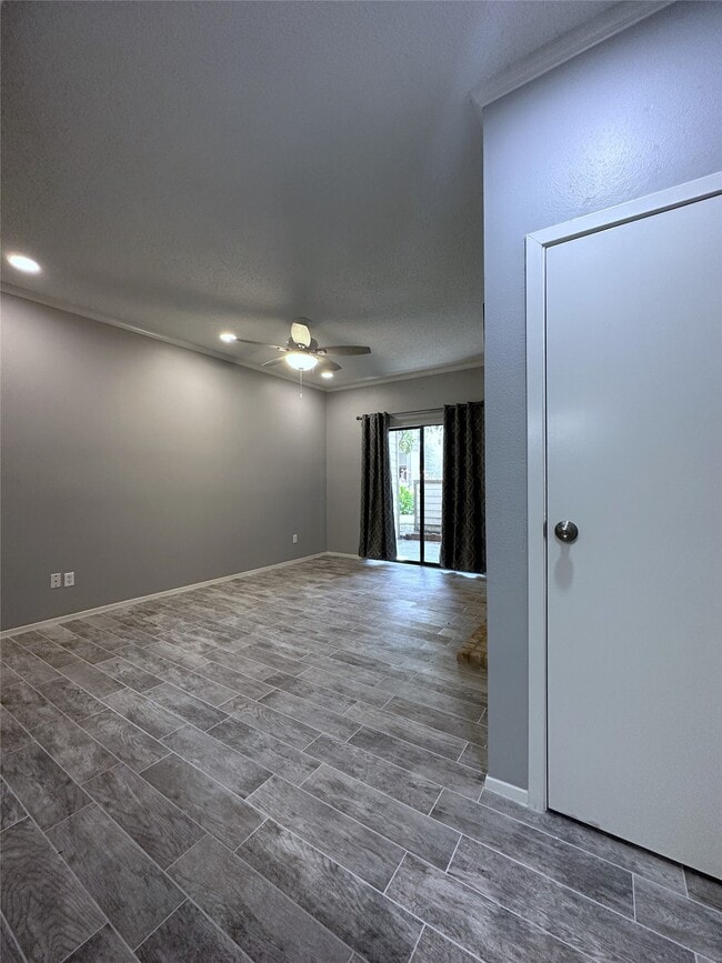 Photo - 7037 N Holiday Dr