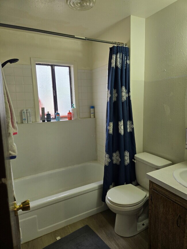 1564-1570 W Wyoming Ave Unit 3
