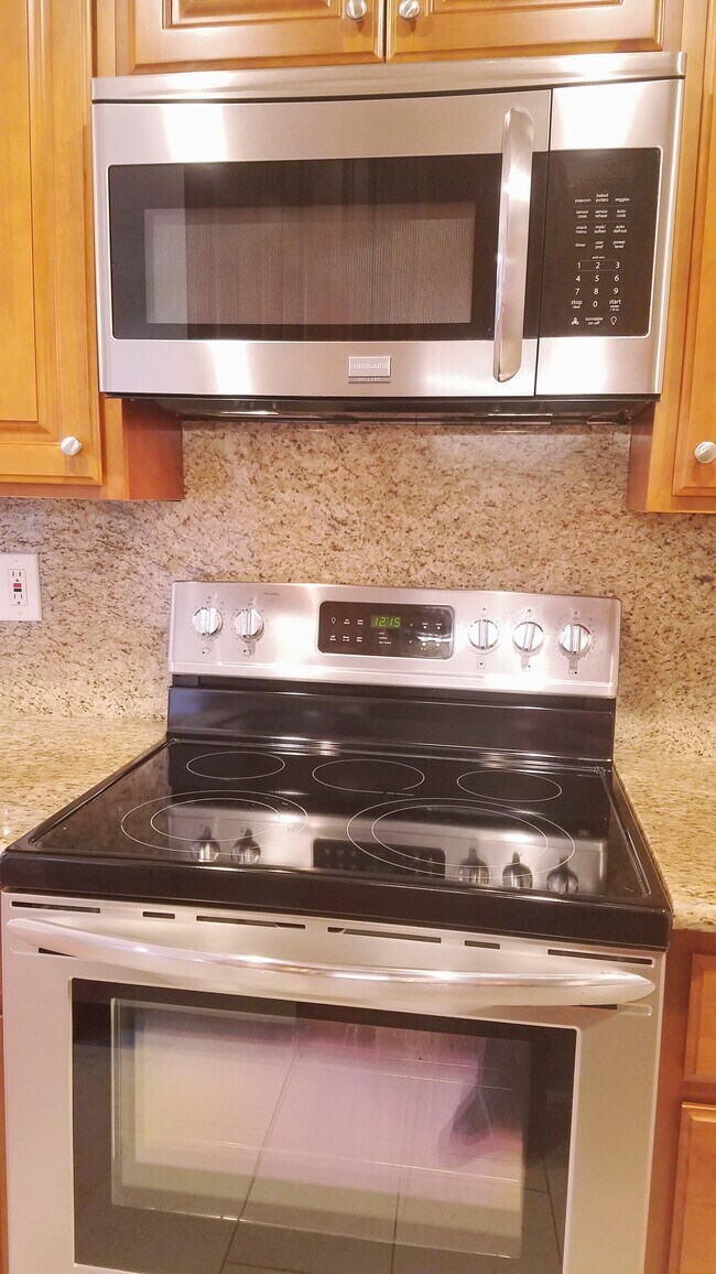 Self cleaning oven - 181 Del Medio Ave Unit 106