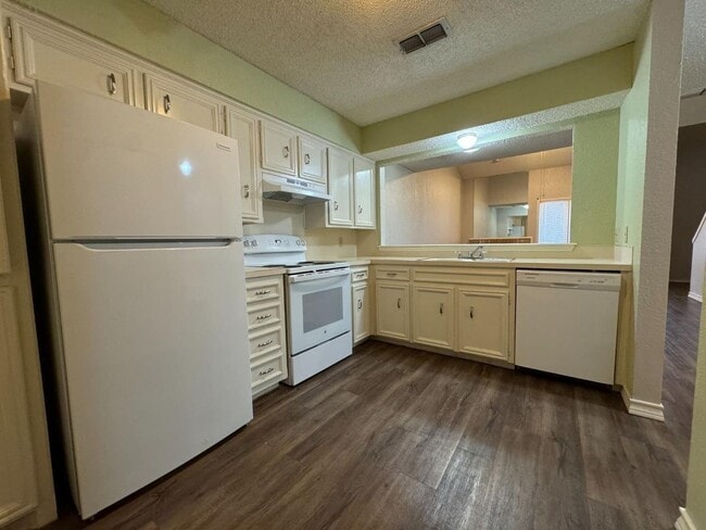 Photo - Cute 1 bed 1.5 bath in Whisperwood