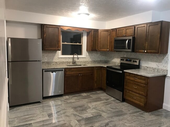 Photo - 197 E Elm St