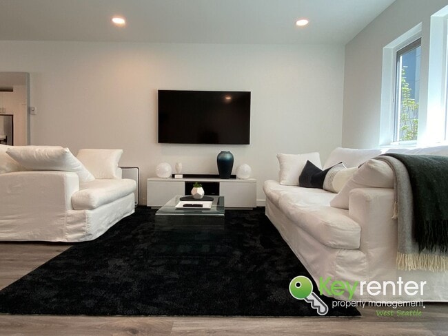 Photo - 4 Bedroom Seattle Townhome with Parking and Modern Finishes