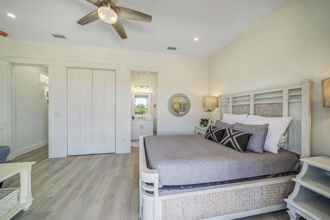 Photo - 109 E Lakeshore Dr