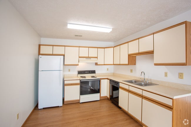 2BR, 1BA - 950 SF