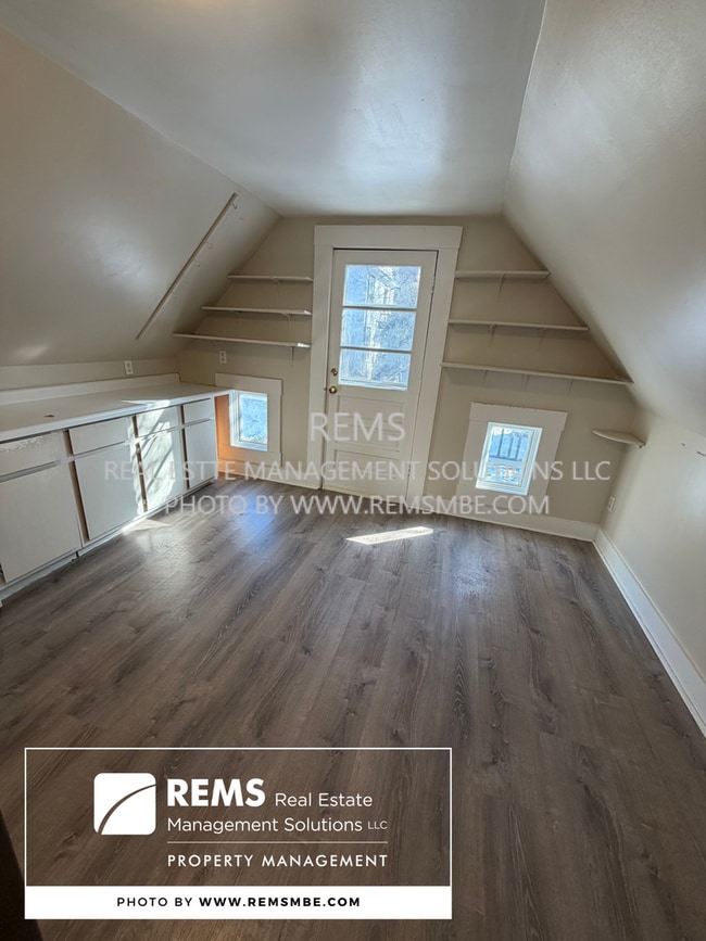 Photo - 947 Williamson St Unit 2 - Upper