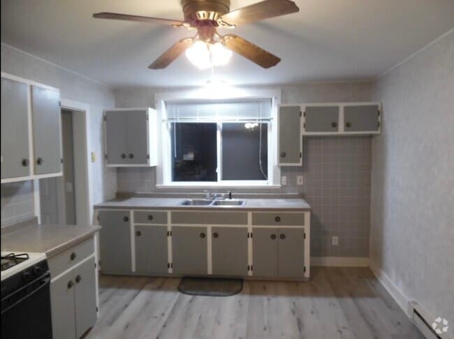 Building Photo - 234 Plymouth St Unit 3 Rental