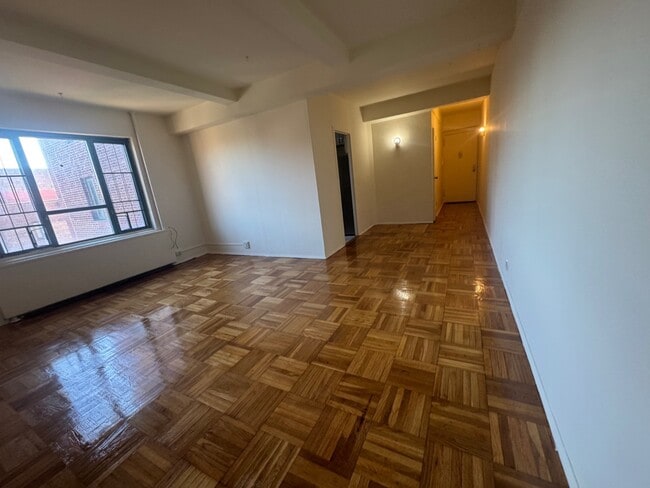Building Photo - 1925 McGraw Ave Unit 8F
