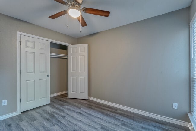 2BR 1,5 BA - 853 SF B1 - Dormitorio - El Castillo