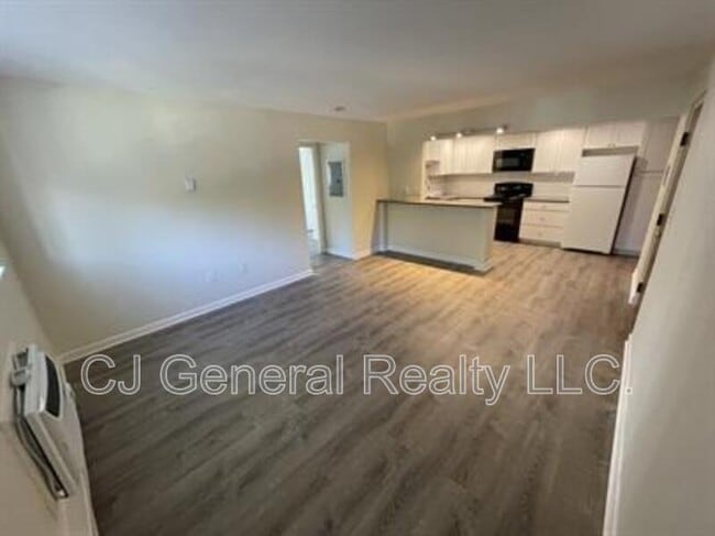 Photo - 106 Broad St