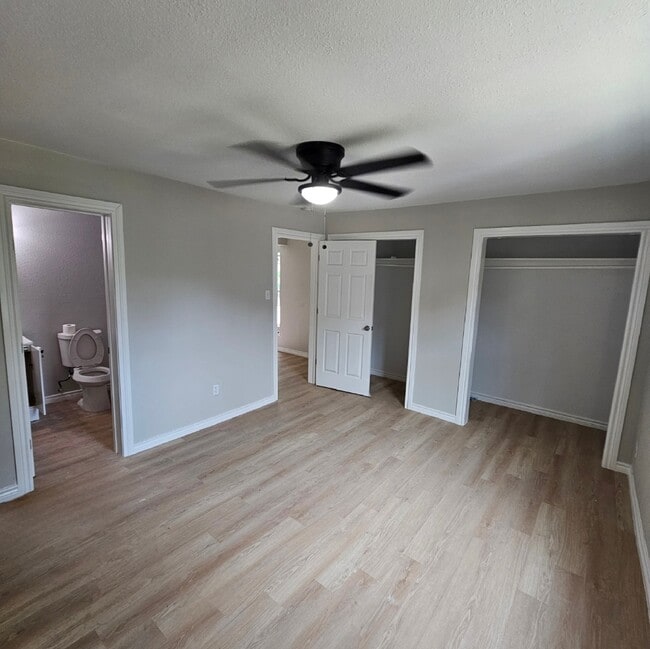 Primary bedroom - 2623 Fatima Ave