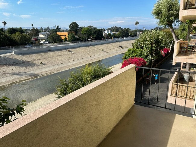 Photo - 5000 S Centinela Ave Condo Unit 221