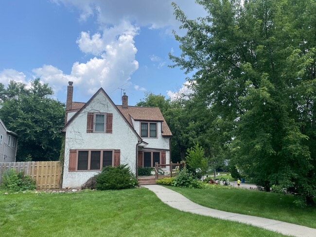 Photo - Timeless Spacious 3br + Den/2ba Edina Home w/Hardwood Floors, Large Yard, 2 Car Garage