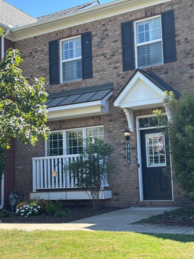 Photo - 4816 Village Walk