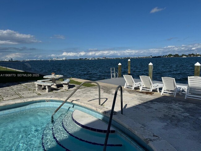 Building Photo - 7921 East Dr Unit 3