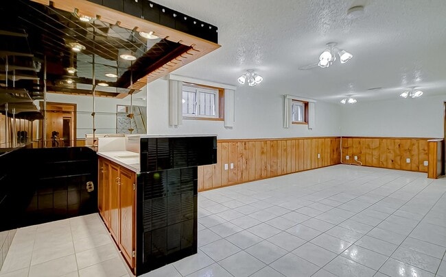 Wet Bar - 36 Ludgate Dr