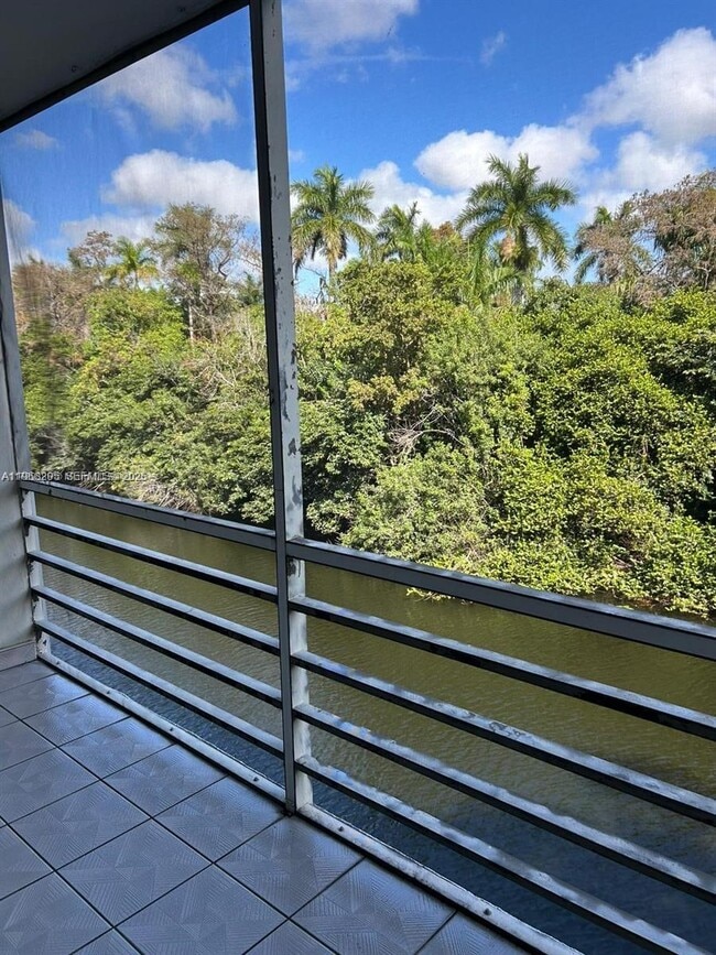 Photo - 102 Royal Pk Dr Unit 2B