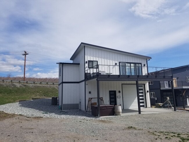 Building Photo - Furnished House in Manson - 4 bedroom/3 bath