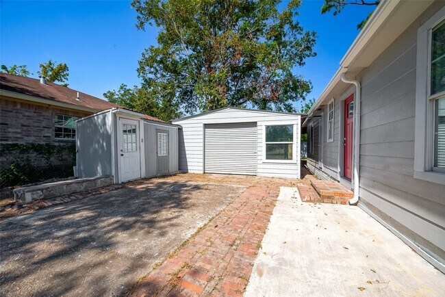 Photo - 5831 Annunciation St