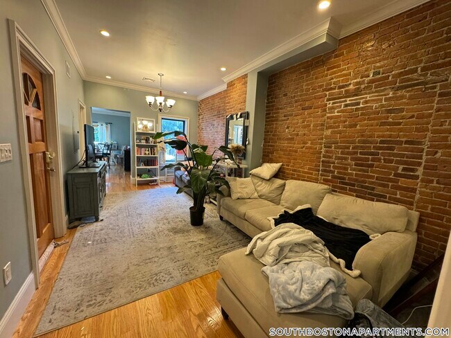 Photo - 616 E 6th St Apartment Unit 2