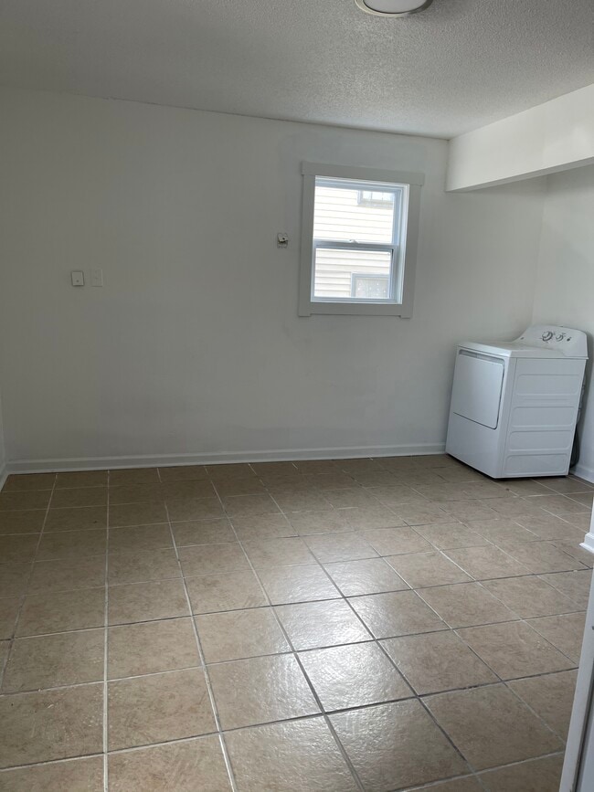 Photo - 730 N 70th St