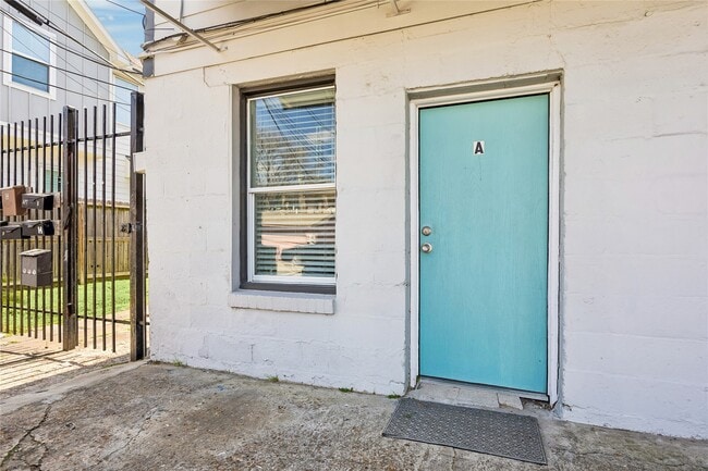 Building Photo - 215 Hyde Park Blvd Unit A