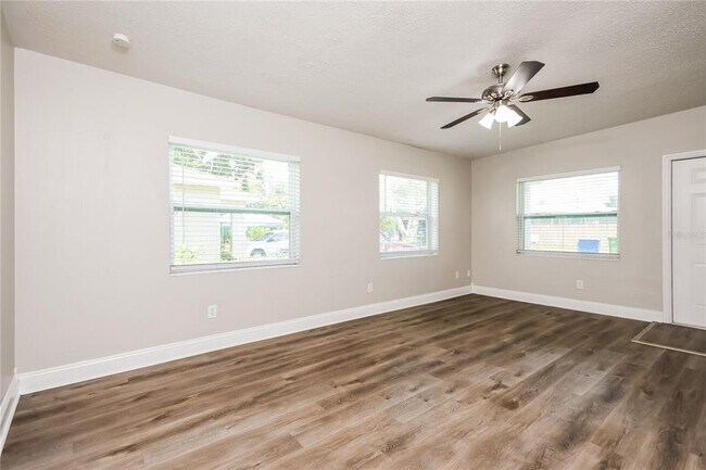 Photo - 314 Sears Ave NE