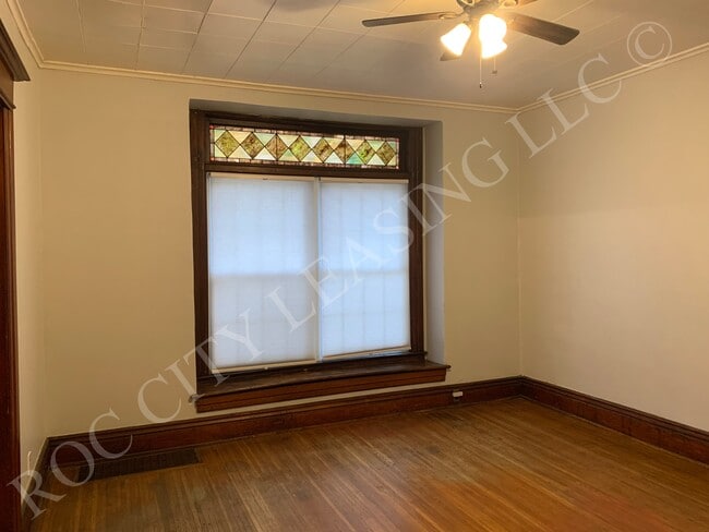 Photo - 1079 Monroe Ave