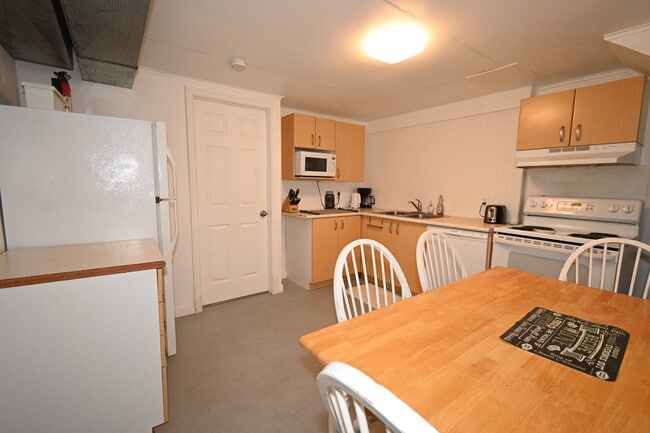 Building Photo - 236B Nicholson Street South, Prince George, BC, Canada Unit B