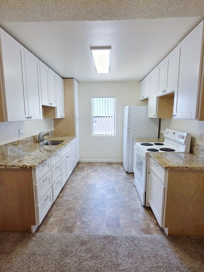 Building Photo - *OPEN HOUSE: 9/27 11:30AM-12:30PM* Remodel... Unit 4120-C