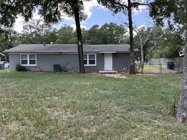 Photo - 608 N Cedar St