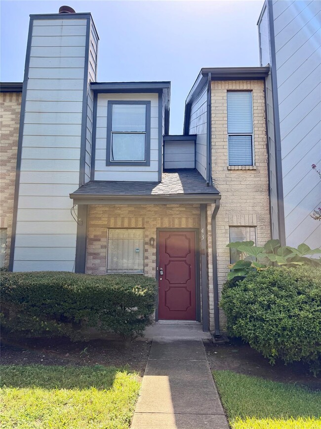 Building Photo - 12400 Brookglade Cir