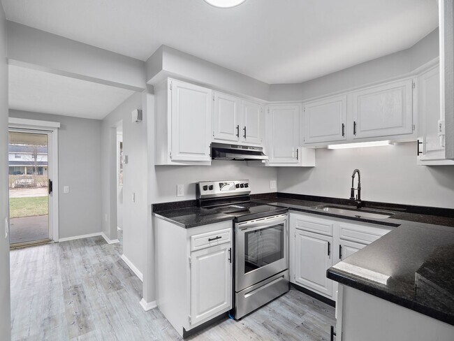 Photo - Sycamore Square