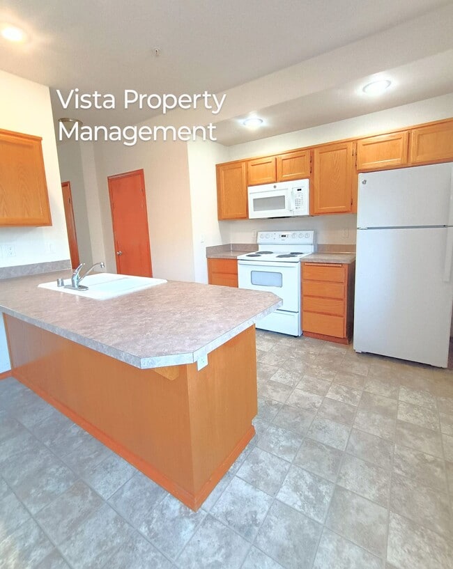 Photo - 2 Bedroom 2.5 bath BIG Townhouse with garage - minutes from JBLM East Gate