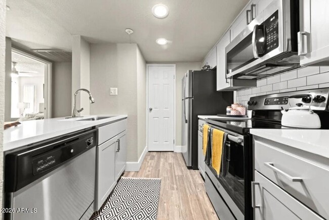 Photo - 1975 E University Dr Unidad Apt 1