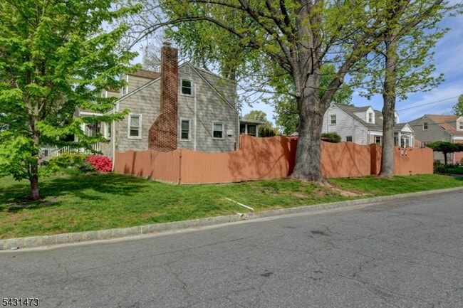 Photo - 72 Colonial Dr