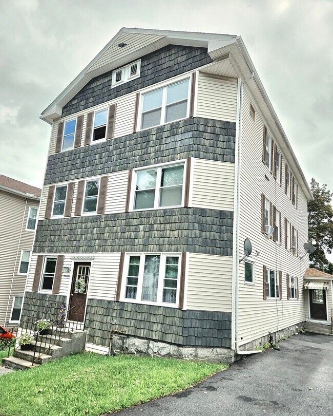 Photo - 2 Village St Unit 3
