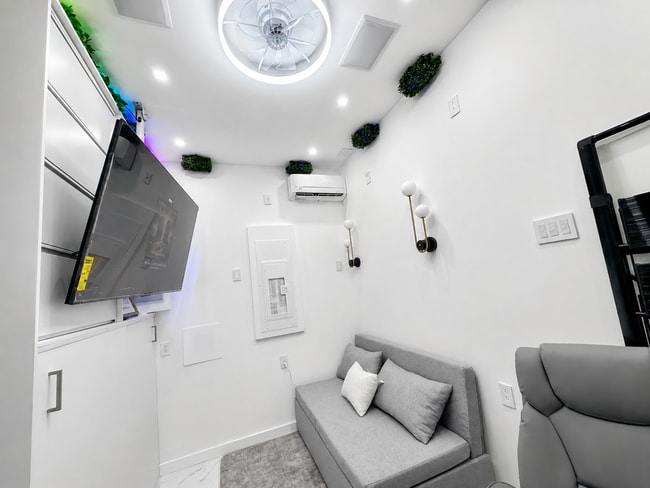 Building Photo - 196 Danforth Ave Unit Tiny Home