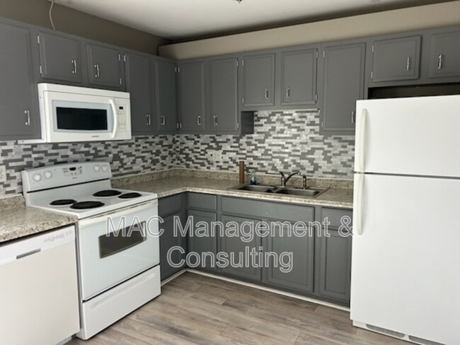 Photo - 1010 Country Club Rd