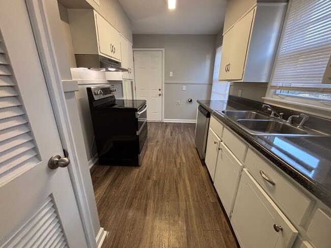 Photo - 4699 Given Ave