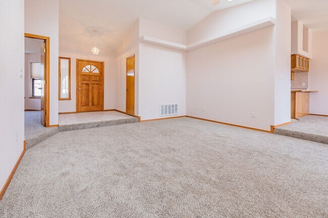 Photo - Inviting 3 Bed 2 Bath - Pet Friendly!