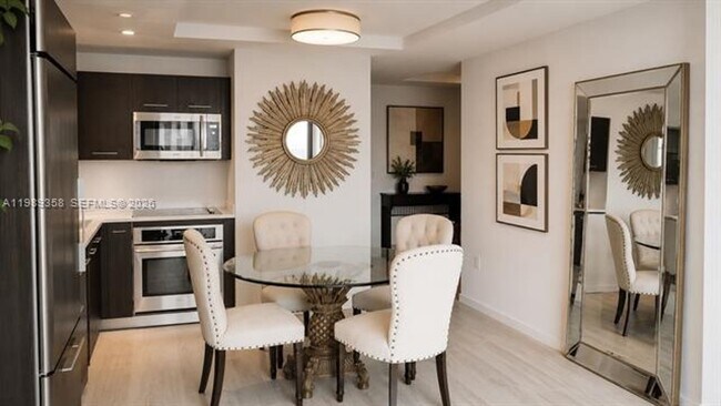 Photo - 45 SW 9th St Unidad 45 SW 9th St # 2905