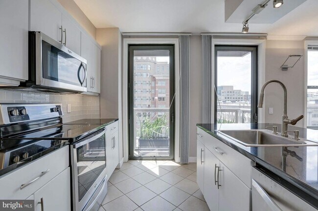 Photo - 616 E Street NW Unit 718 Unidad 718