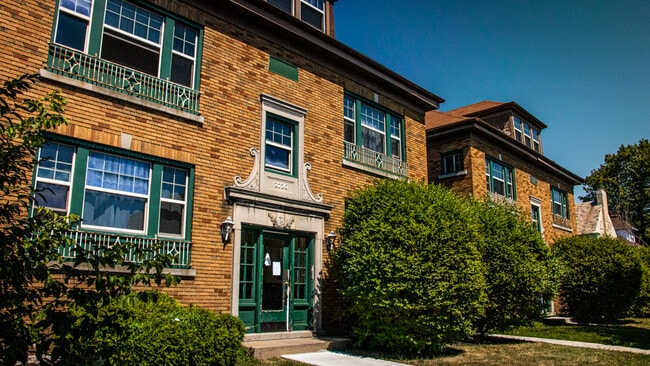 2720-2730 Main St - 2720-2730 Main St Apartments
