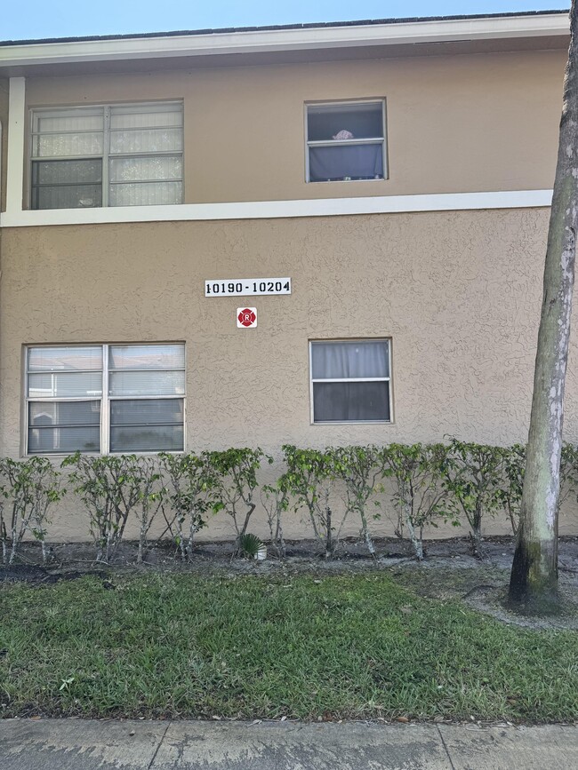 Photo - 10202 Twin Lakes Dr Unidad 14-D Rental