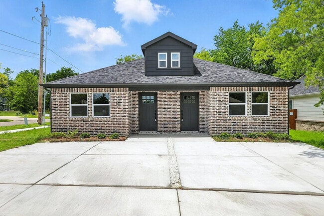 Building Photo - 3206 Sayle St Unit 101