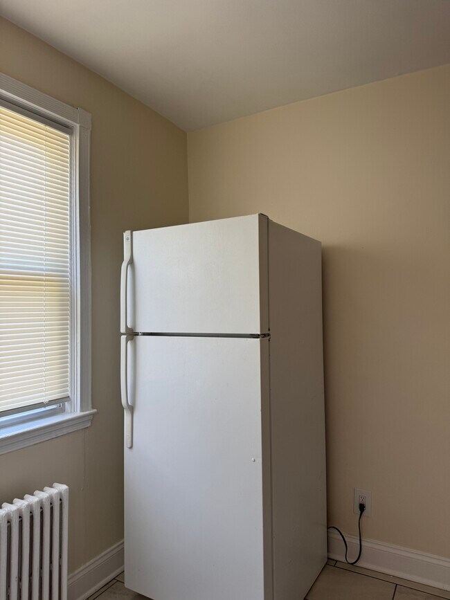 Kitchen - 913 Saint Dunstans Rd Unit A