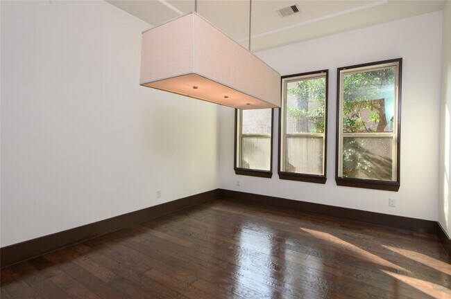 Photo - 30 Freestone Stream Pl