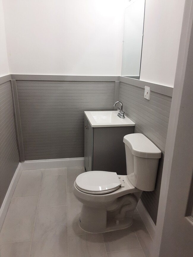 Bathroom - 259 22nd St Unidad 6