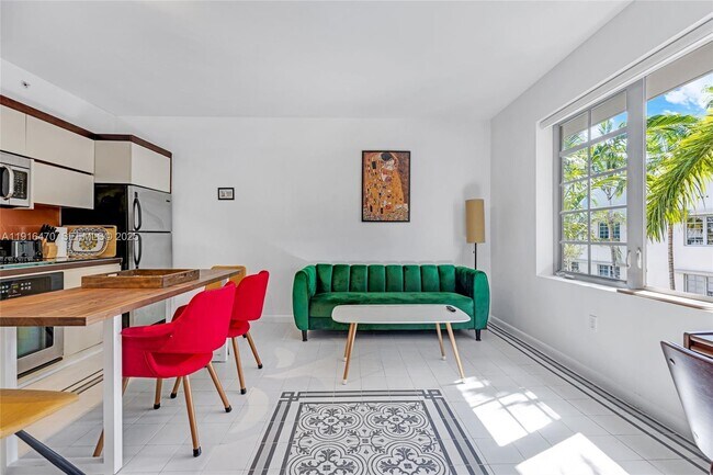 Building Photo - 435 21st St Unit 311